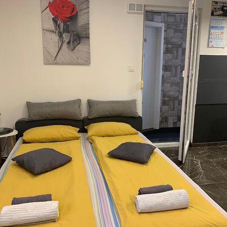 Studio Dama Blizina Amfiteatra I Bus Kolodvora ,Besplatan Privatni Parking,Self-Check- In Пула Экстерьер фото