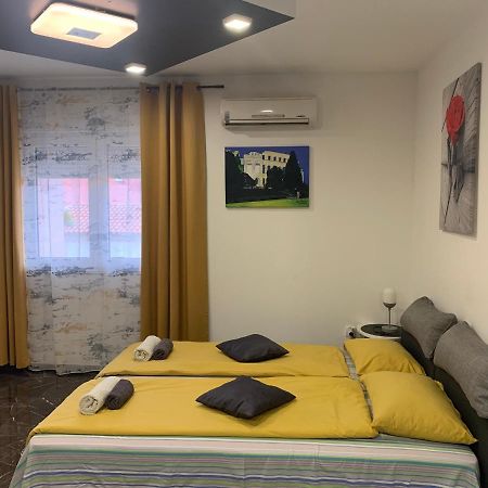 Studio Dama Blizina Amfiteatra I Bus Kolodvora ,Besplatan Privatni Parking,Self-Check- In Пула Экстерьер фото