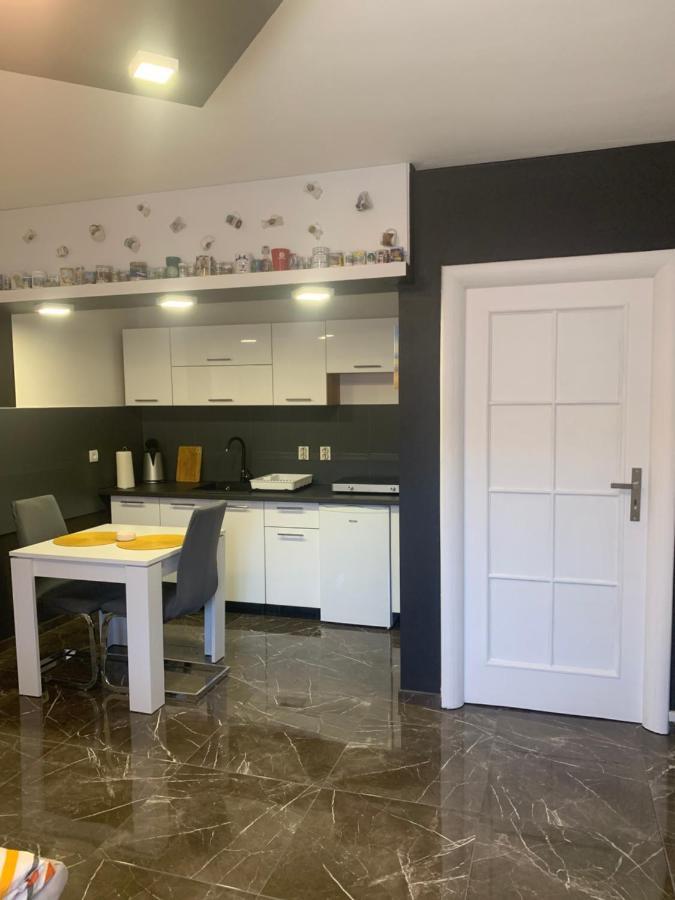 Studio Dama Blizina Amfiteatra I Bus Kolodvora ,Besplatan Privatni Parking,Self-Check- In Пула Экстерьер фото