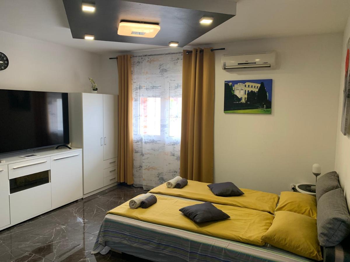 Studio Dama Blizina Amfiteatra I Bus Kolodvora ,Besplatan Privatni Parking,Self-Check- In Пула Экстерьер фото
