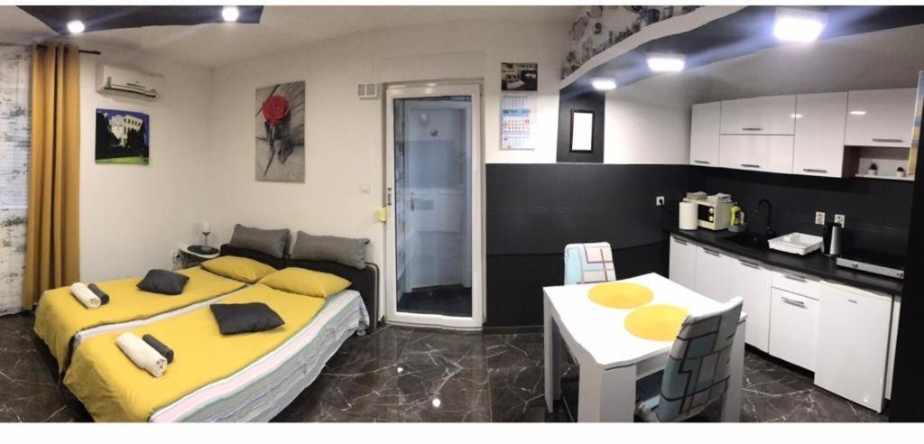 Studio Dama Blizina Amfiteatra I Bus Kolodvora ,Besplatan Privatni Parking,Self-Check- In Пула Экстерьер фото